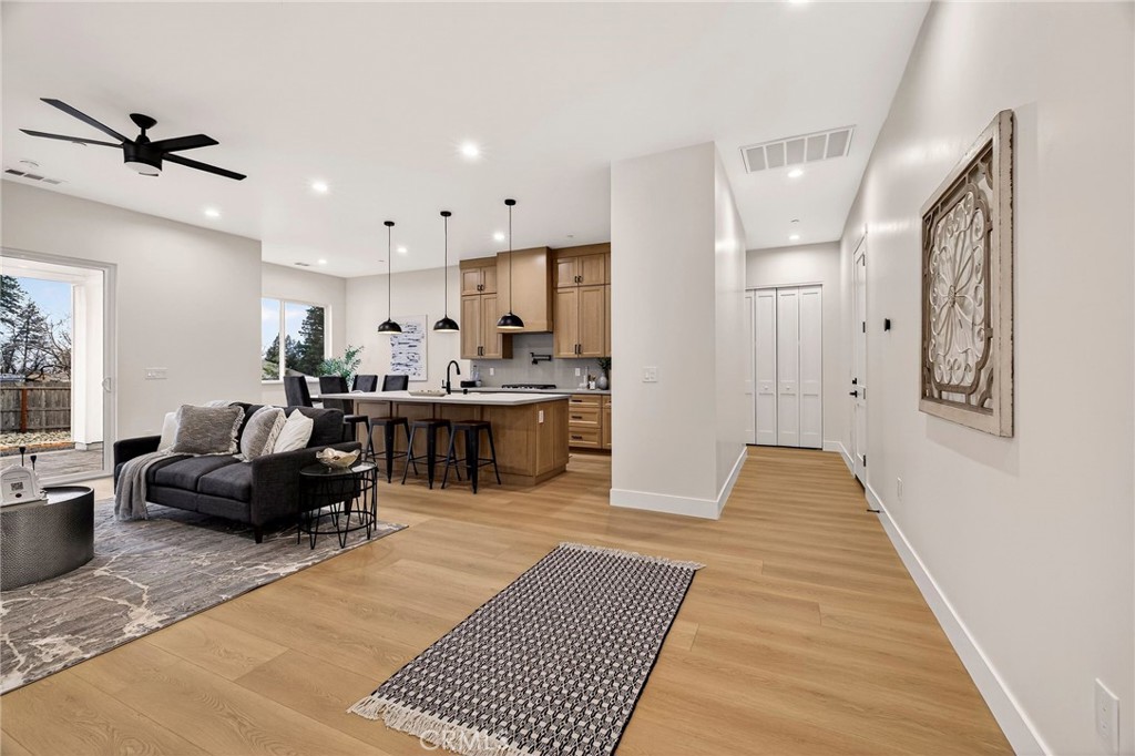 2210 Thornburg Road Paradise, CA 95969 - Photo 19 of 75 a living room with furniture and a rug