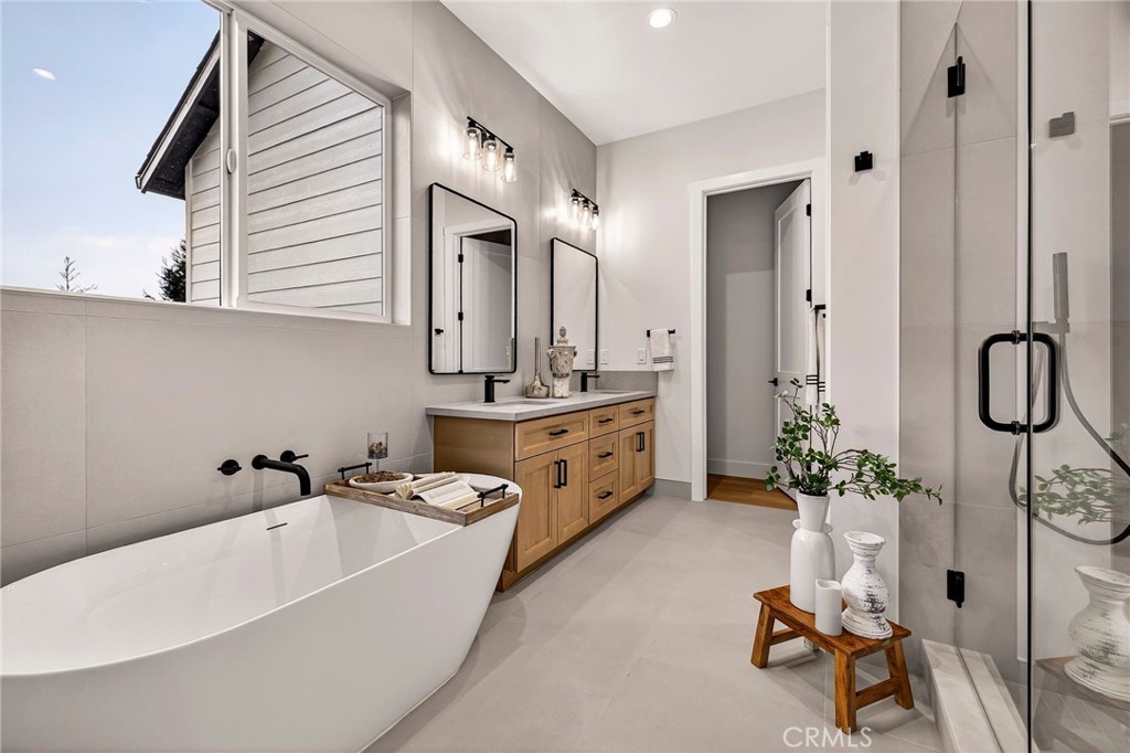 2210 Thornburg Road Paradise, CA 95969 - Photo 31 of 75 a bathroom with a tub sink and mirror