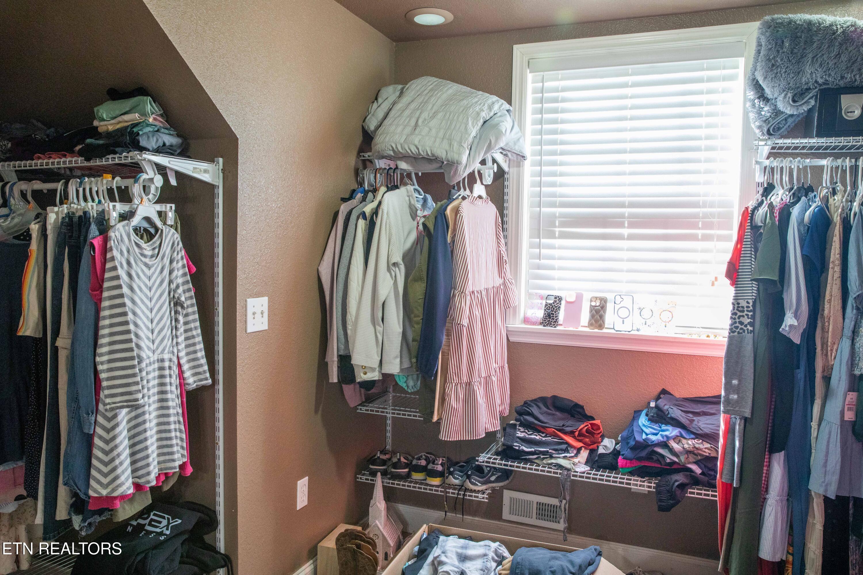 306 Mountain Road New Tazewell, TN 37825 - Photo 14 of 21 Closet
