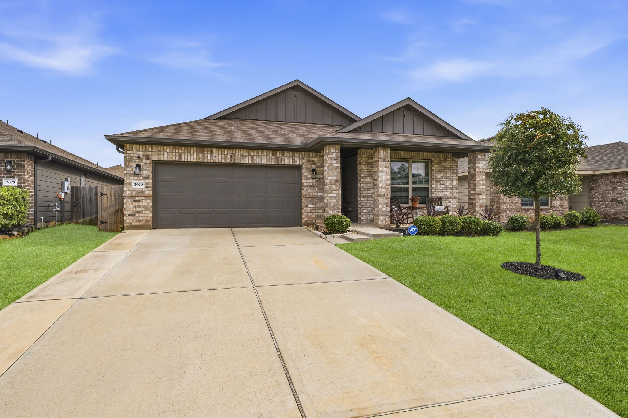 2029 Cedar Tree Court Conroe, TX 77301 - Photo 2 of 34