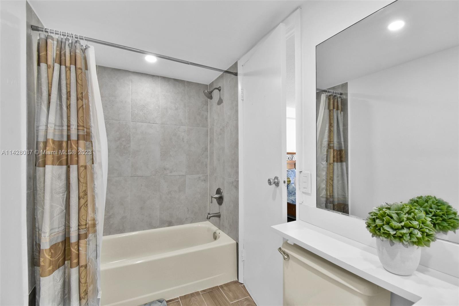 11800 Southwest 18th Street, Unit 5084 Miami, FL 33175 - Photo 4 of 44 a bathroom with a bathtub and shower