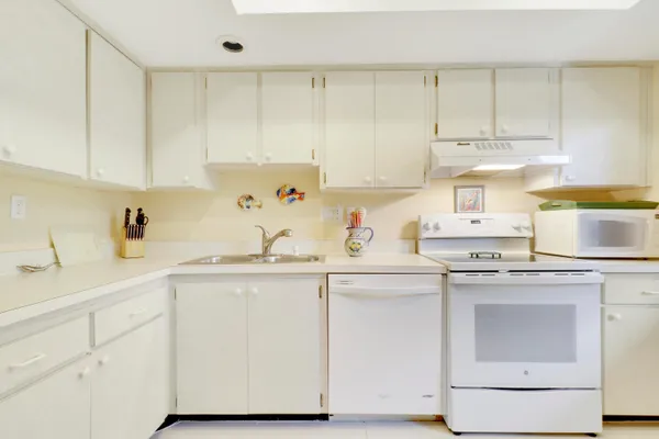 $3,500 | 375 South Beach Road, Unit 102B, Jupiter, FL 33469