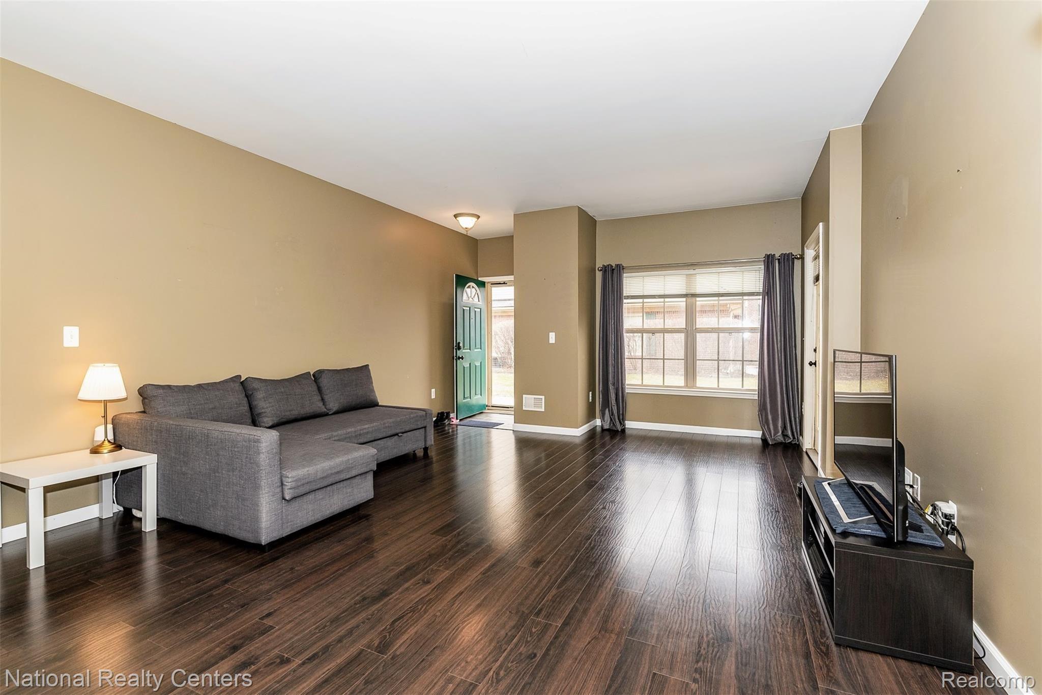 11740 Farmington Road Livonia, MI 48150 - Photo 6 of 31 Gleaming hardwood flooring in large living room.