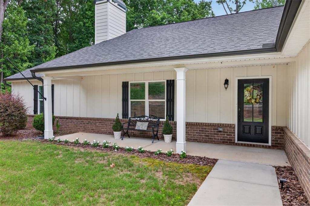 561 Oconee Lane Commerce, GA 30529 - Photo 4 of 52