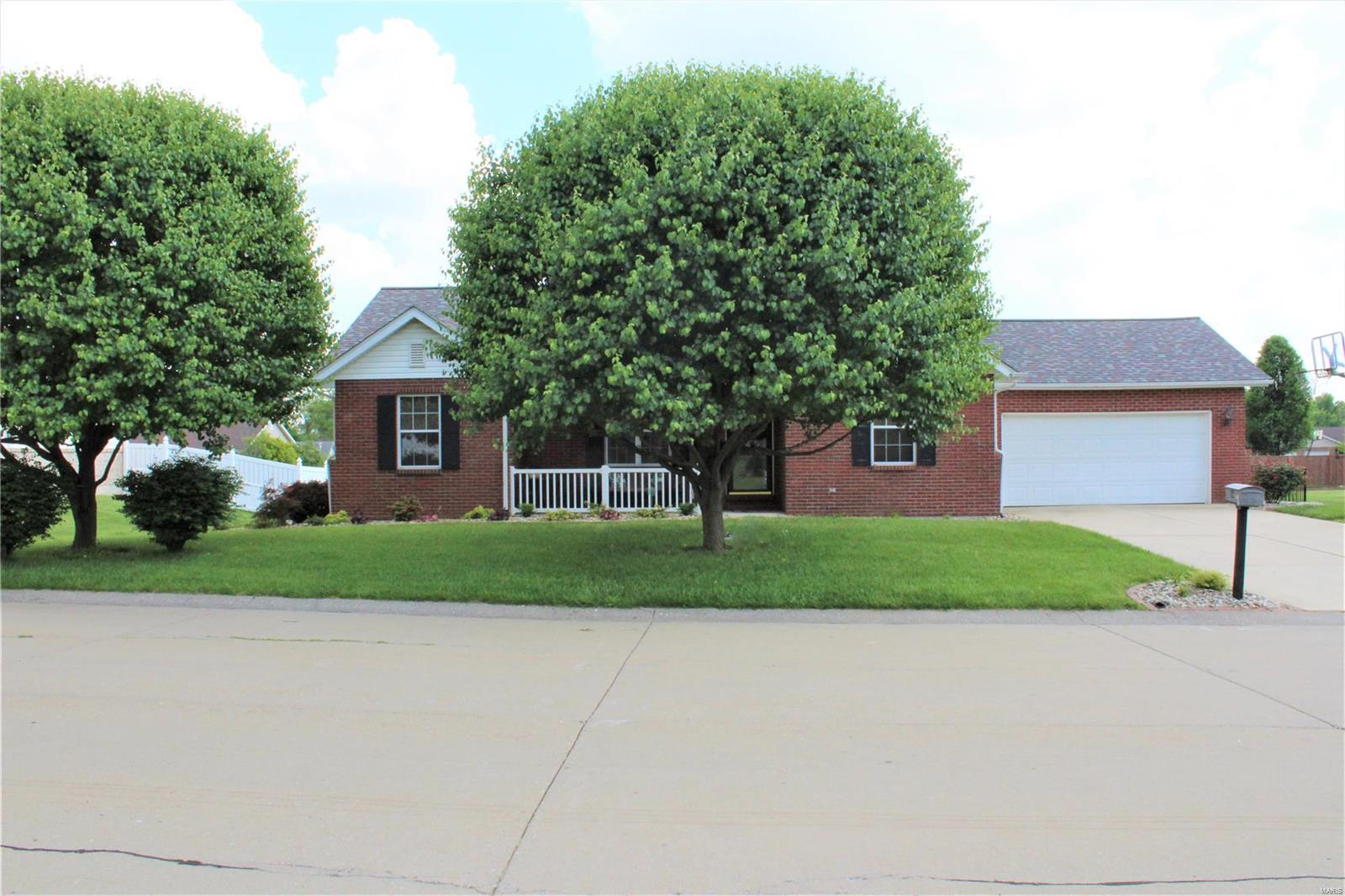 416 Hartmann Lane Waterloo, IL 62298 - Photo 1 of 98 Gallery Image 1
