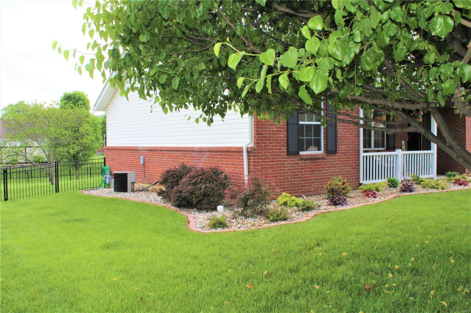 416 Hartmann Lane Waterloo, IL 62298 - Photo 11 of 98 Gallery Image 11