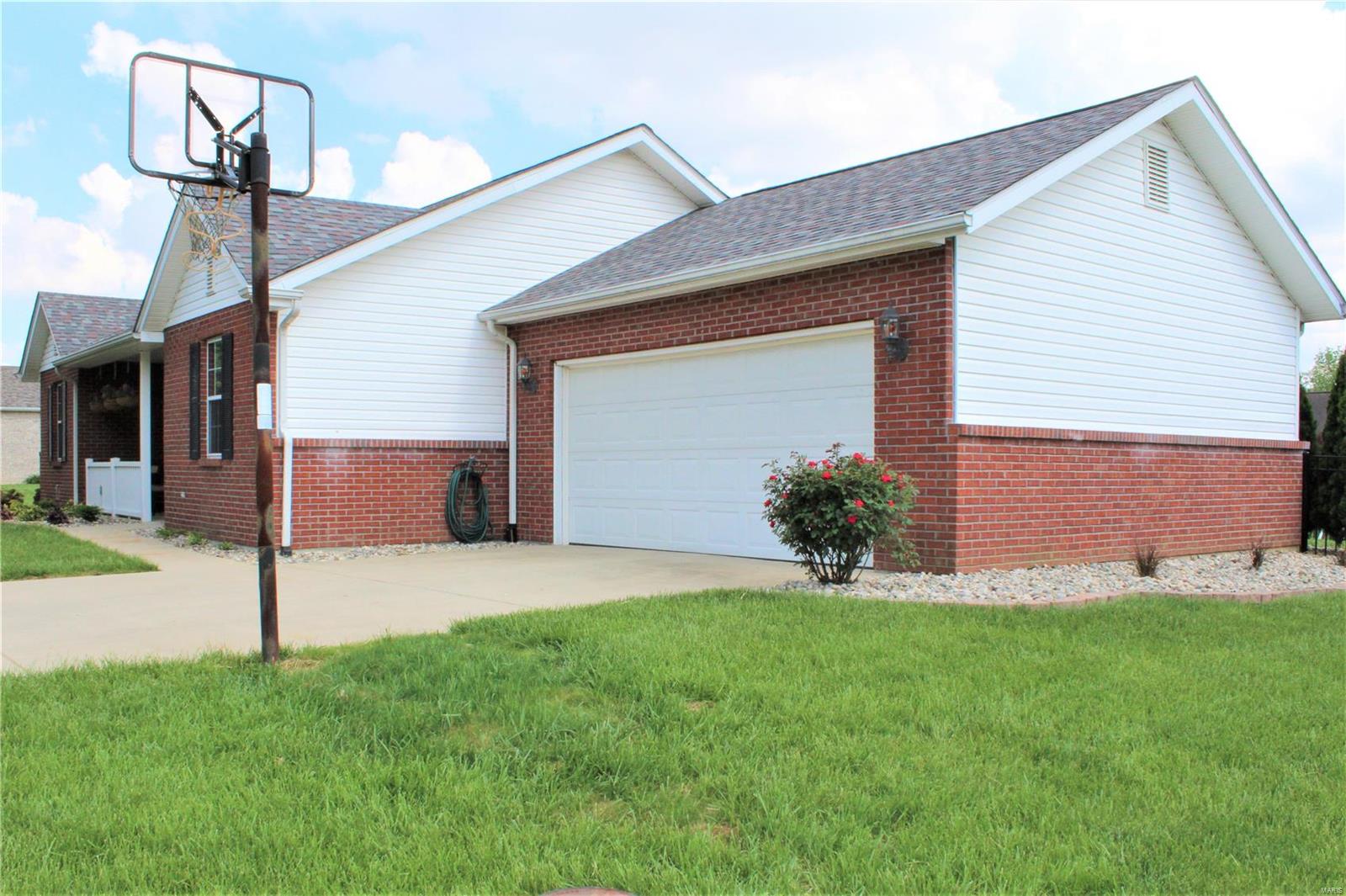 416 Hartmann Lane Waterloo, IL 62298 - Photo 13 of 98 Gallery Image 13