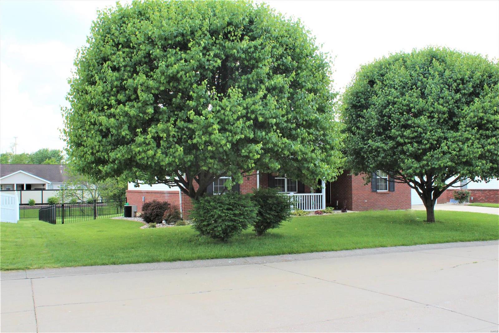 416 Hartmann Lane Waterloo, IL 62298 - Photo 3 of 98 Gallery Image 3