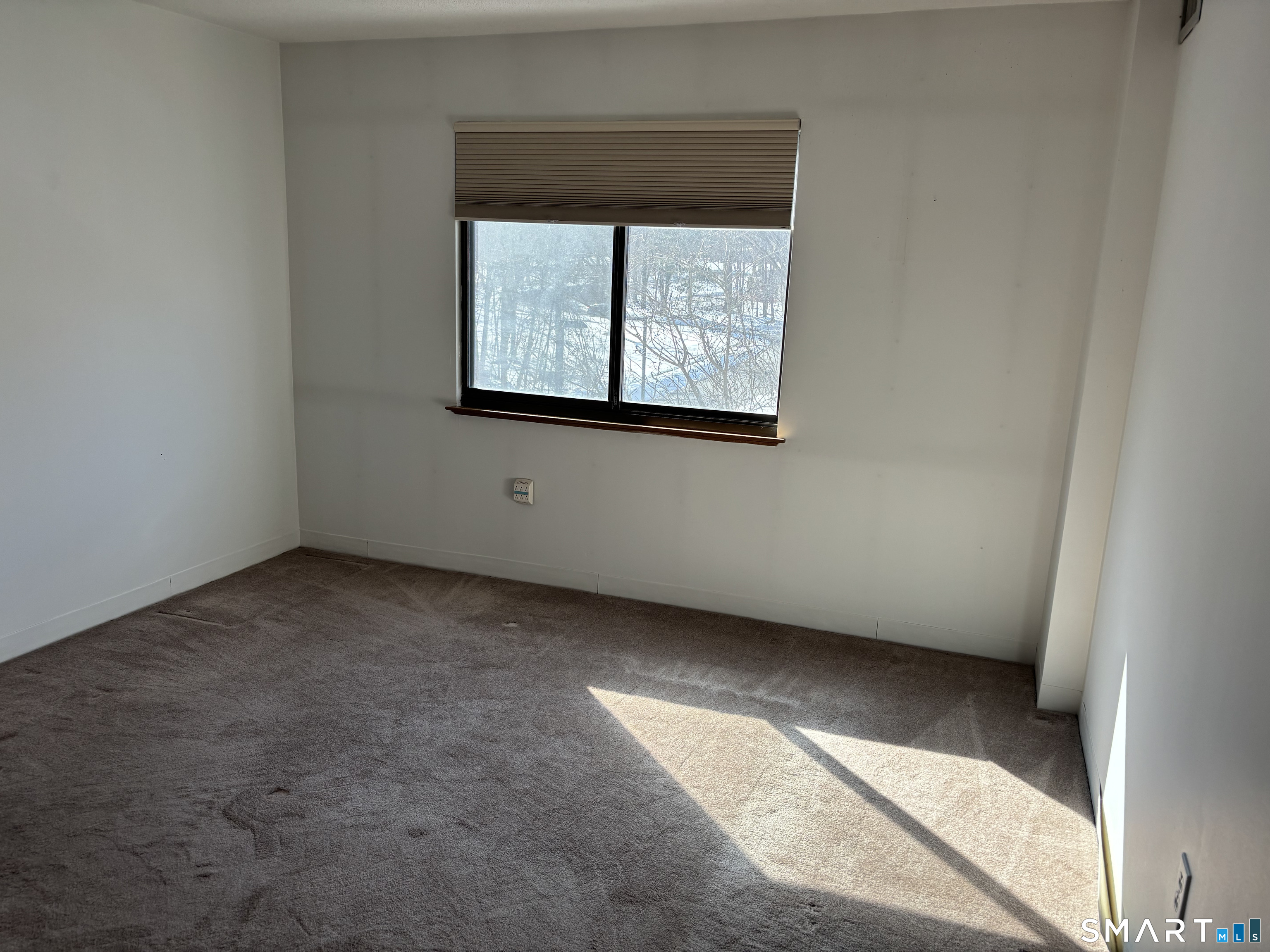 16 Putter Drive, Unit 207S Wallingford, CT 06492 - Photo 11 of 15 an empty room with a window
