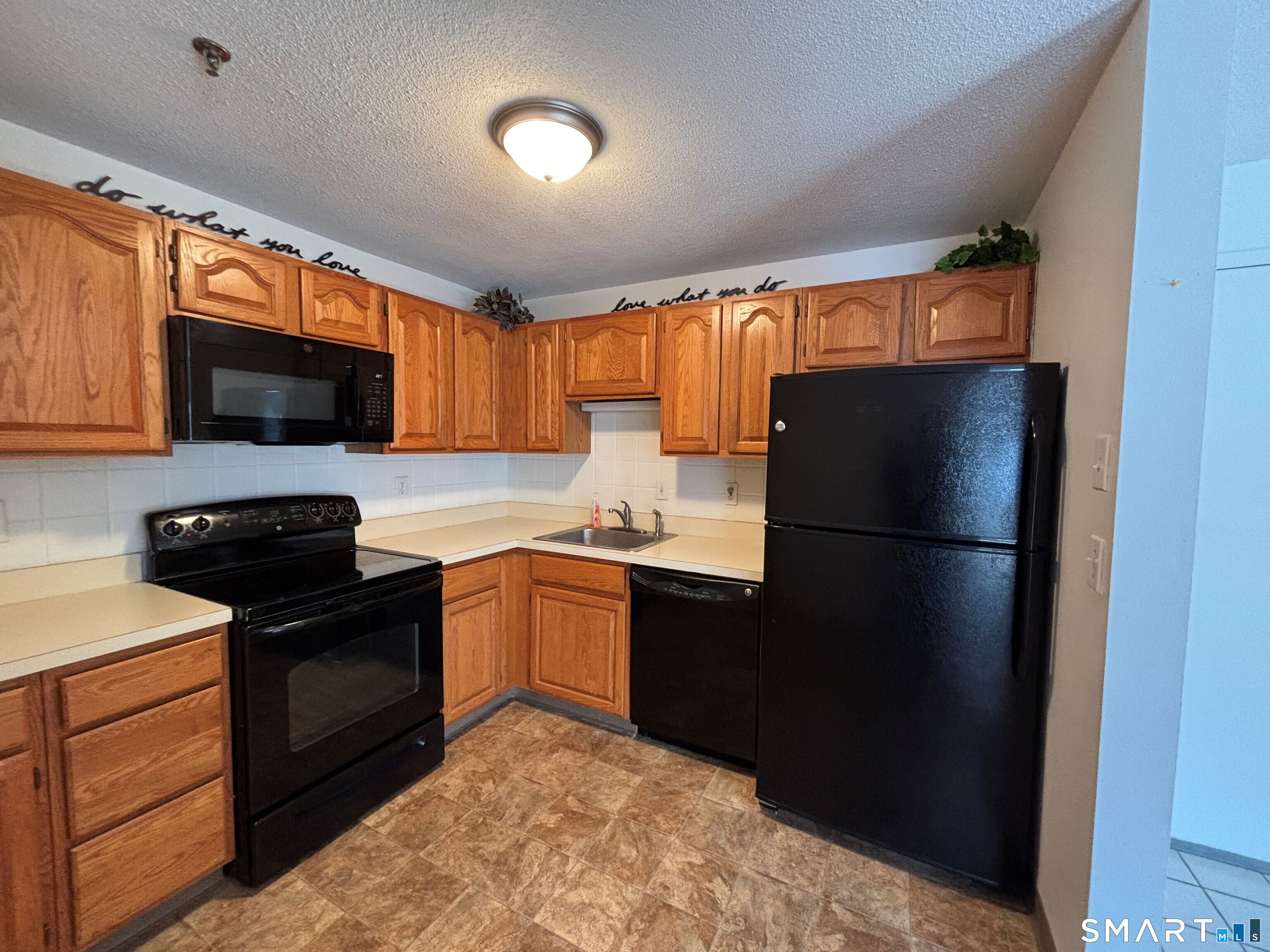 16 Putter Drive, Unit 207S Wallingford, CT 06492 - Photo 3 of 15 a kitchen with a refrigerator stove and sink