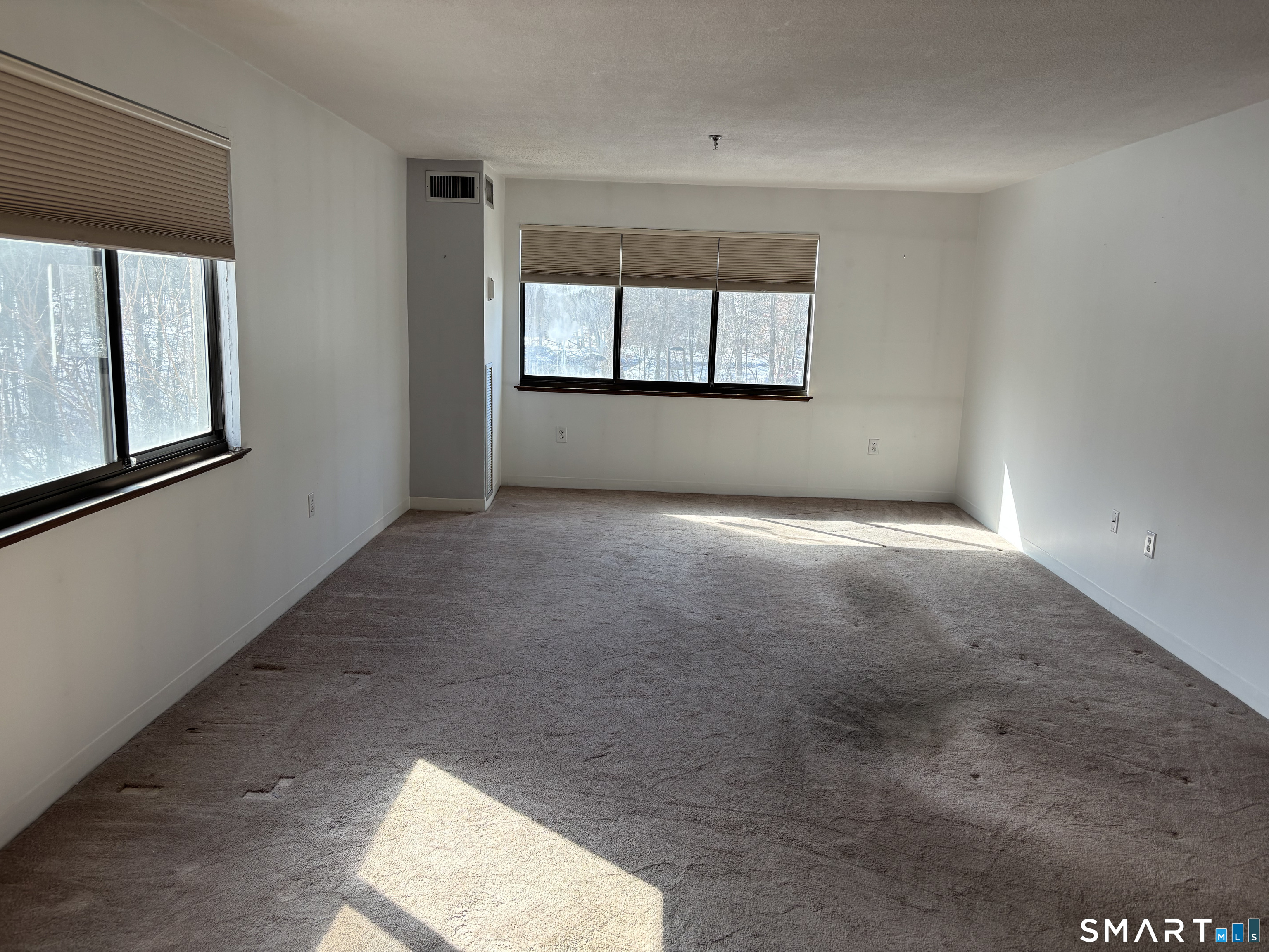 16 Putter Drive, Unit 207S Wallingford, CT 06492 - Photo 6 of 15 an empty room with windows