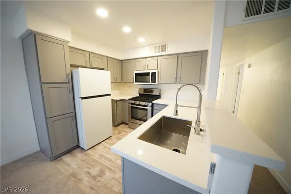 $1,340 | 5710 East Tropicana Avenue, Unit 2028, Las Vegas, NV 89122