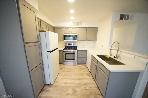 $1,340 | 5710 East Tropicana Avenue, Unit 2028, Las Vegas, NV 89122