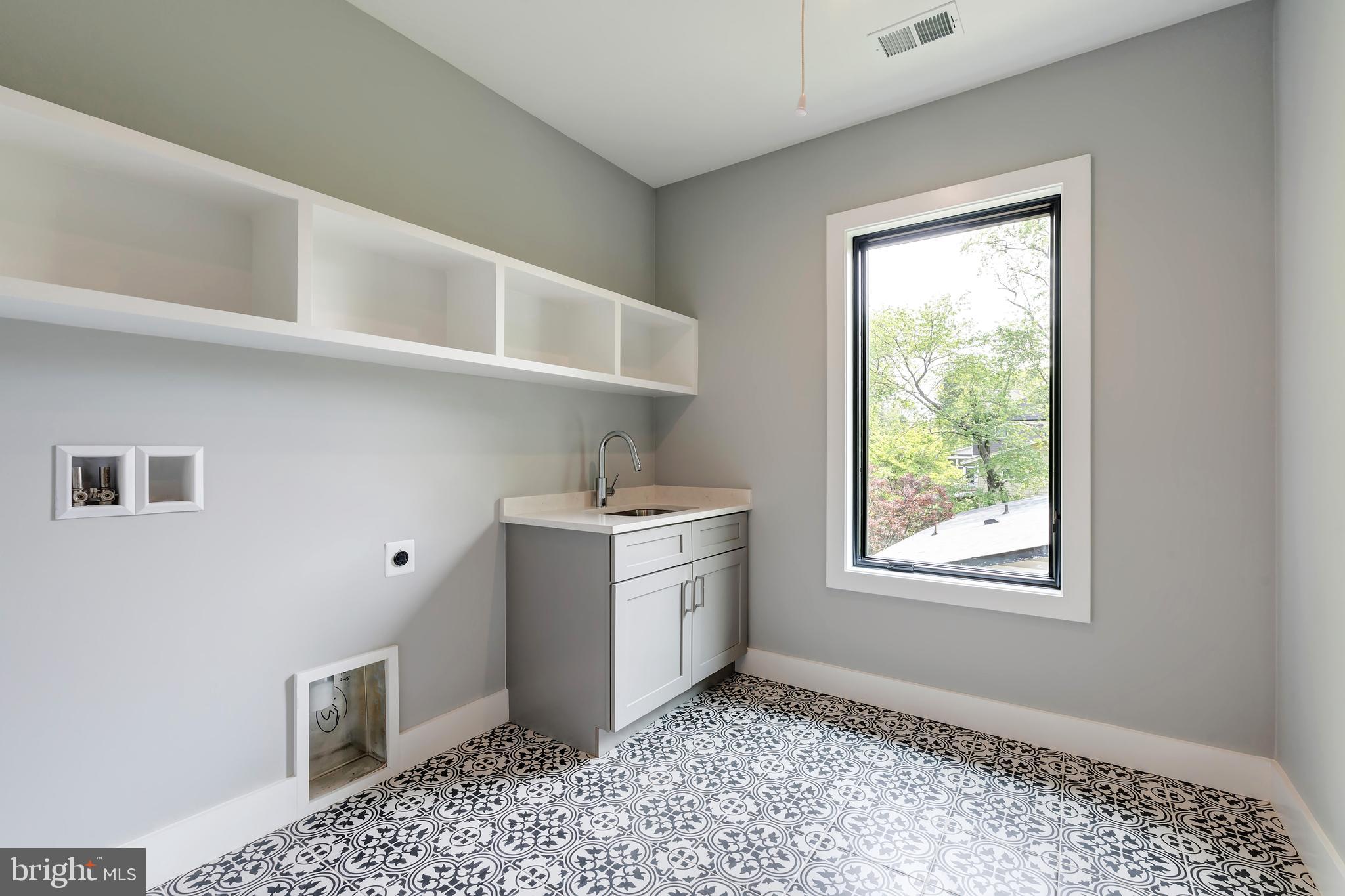6800 Old Chesterbrook Road McLean, VA 22101 - Photo 23 of 44 a room with a baby crib and a window