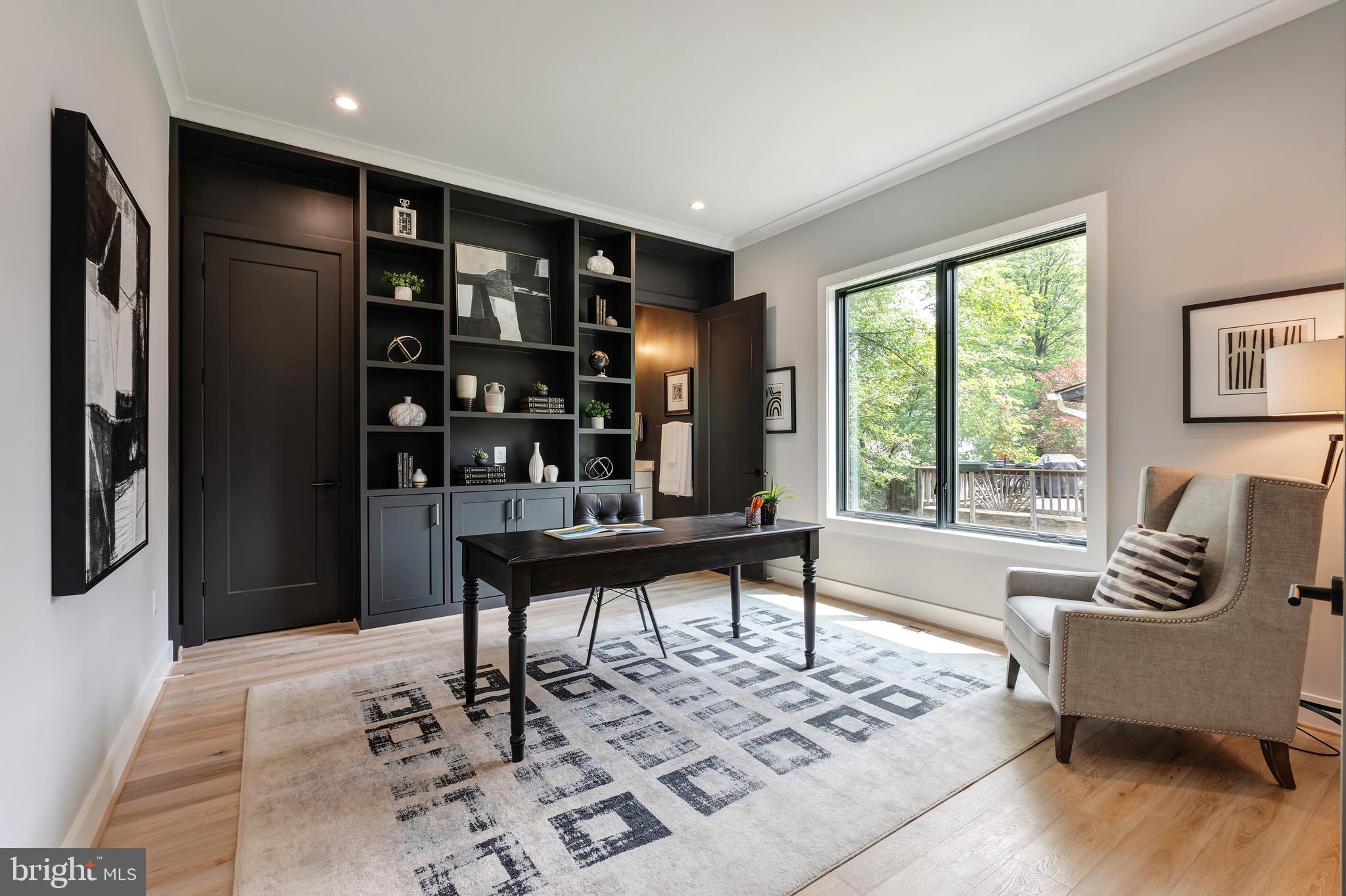 6800 Old Chesterbrook Road McLean, VA 22101 - Photo 5 of 44 a living room with furniture and a window