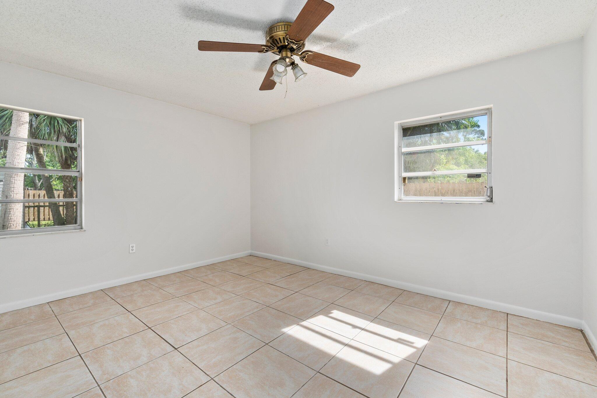 7504 Hibiscus Road Fort Pierce, FL 34951 - Photo 21 of 50 21-web-or-mls-DSC08178