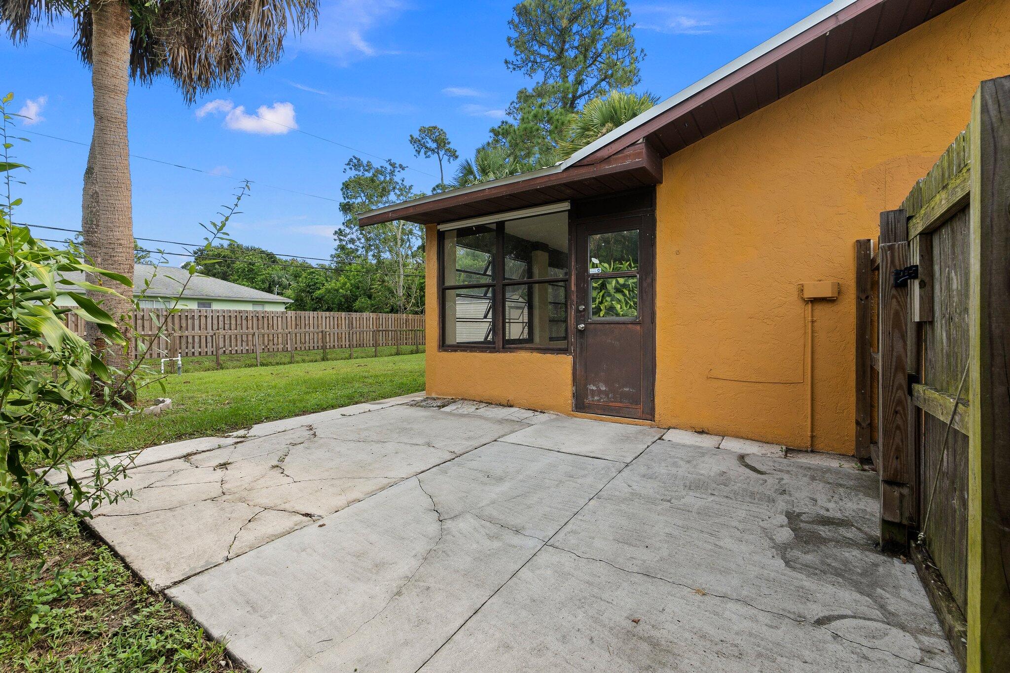 7504 Hibiscus Road Fort Pierce, FL 34951 - Photo 39 of 50 39-web-or-mls-DSC08339