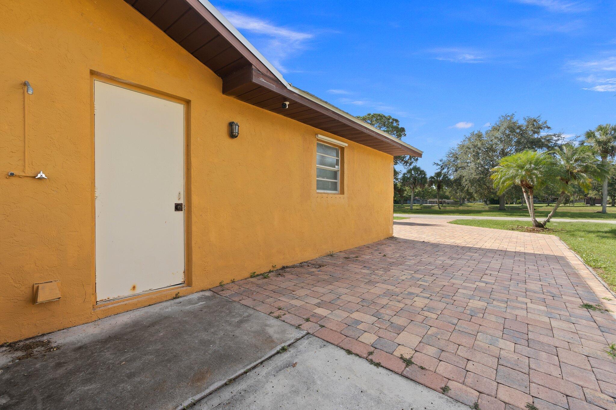 7504 Hibiscus Road Fort Pierce, FL 34951 - Photo 40 of 50 40-web-or-mls-DSC08098
