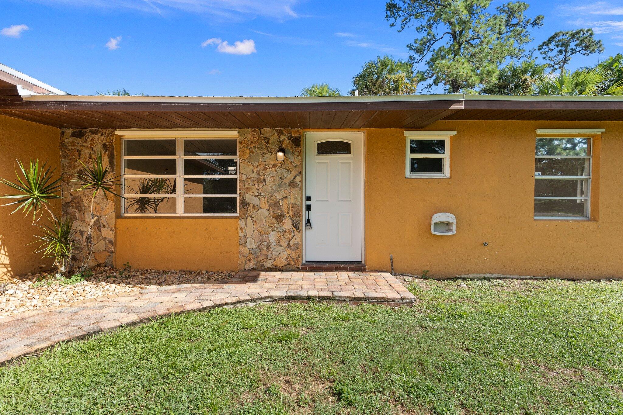 7504 Hibiscus Road Fort Pierce, FL 34951 - Photo 4 of 50 4-web-or-mls-DSC08090