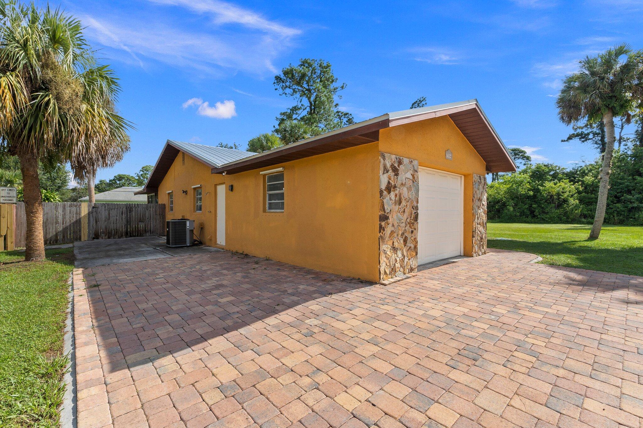 7504 Hibiscus Road Fort Pierce, FL 34951 - Photo 41 of 50 41-web-or-mls-DSC08103