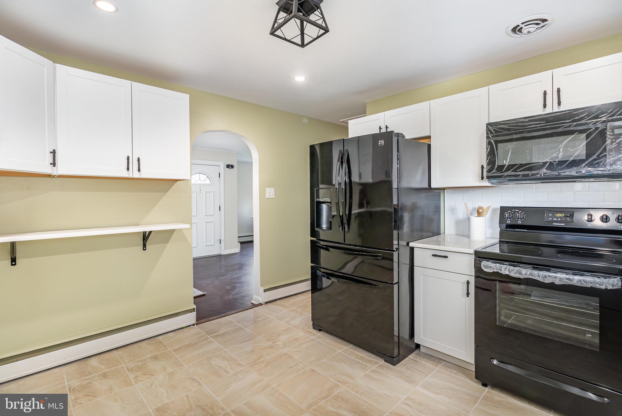 6695 Jonestown Road Harrisburg, PA 17112 - Photo 14 of 38 Kitchen with view of front door