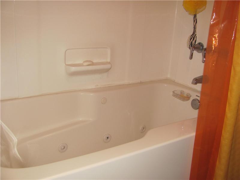 3 Robinhood Road Green Tree, PA 15220 - Photo 18 of 25 Full Bath.