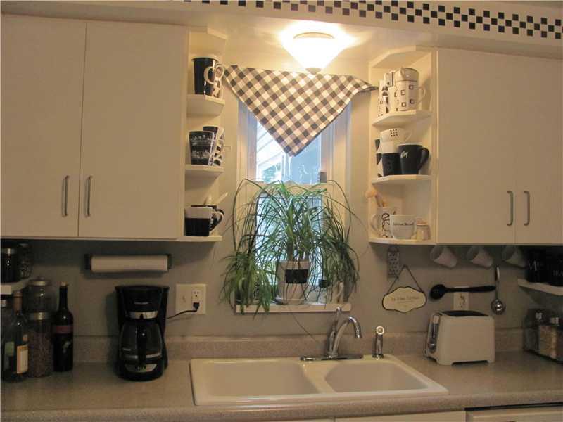 3 Robinhood Road Green Tree, PA 15220 - Photo 22 of 25 Kitchen. Double Sink, Disposal and Dishwasher