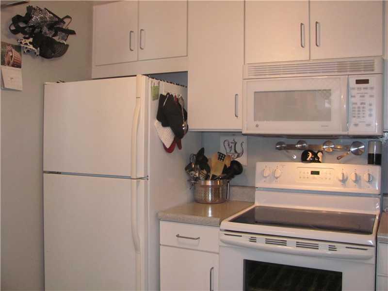 3 Robinhood Road Green Tree, PA 15220 - Photo 4 of 25 Kitchen. Exciting, Newer Kitchen with All Appliances