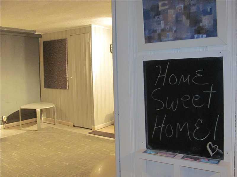 3 Robinhood Road Green Tree, PA 15220 - Photo 8 of 25 Great Room. This says it All, "Home Sweet Home"!!!