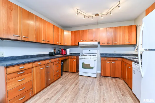 $216,500 | 4426 North Wilco Drive, Peoria, IL 61615