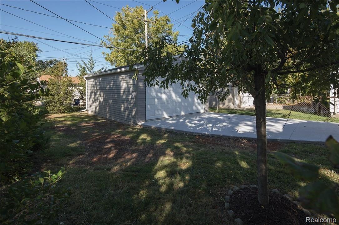 1849 Stanford Road Berkley, MI 48072 - Photo 26 of 35 1849Stanford-16.jpg