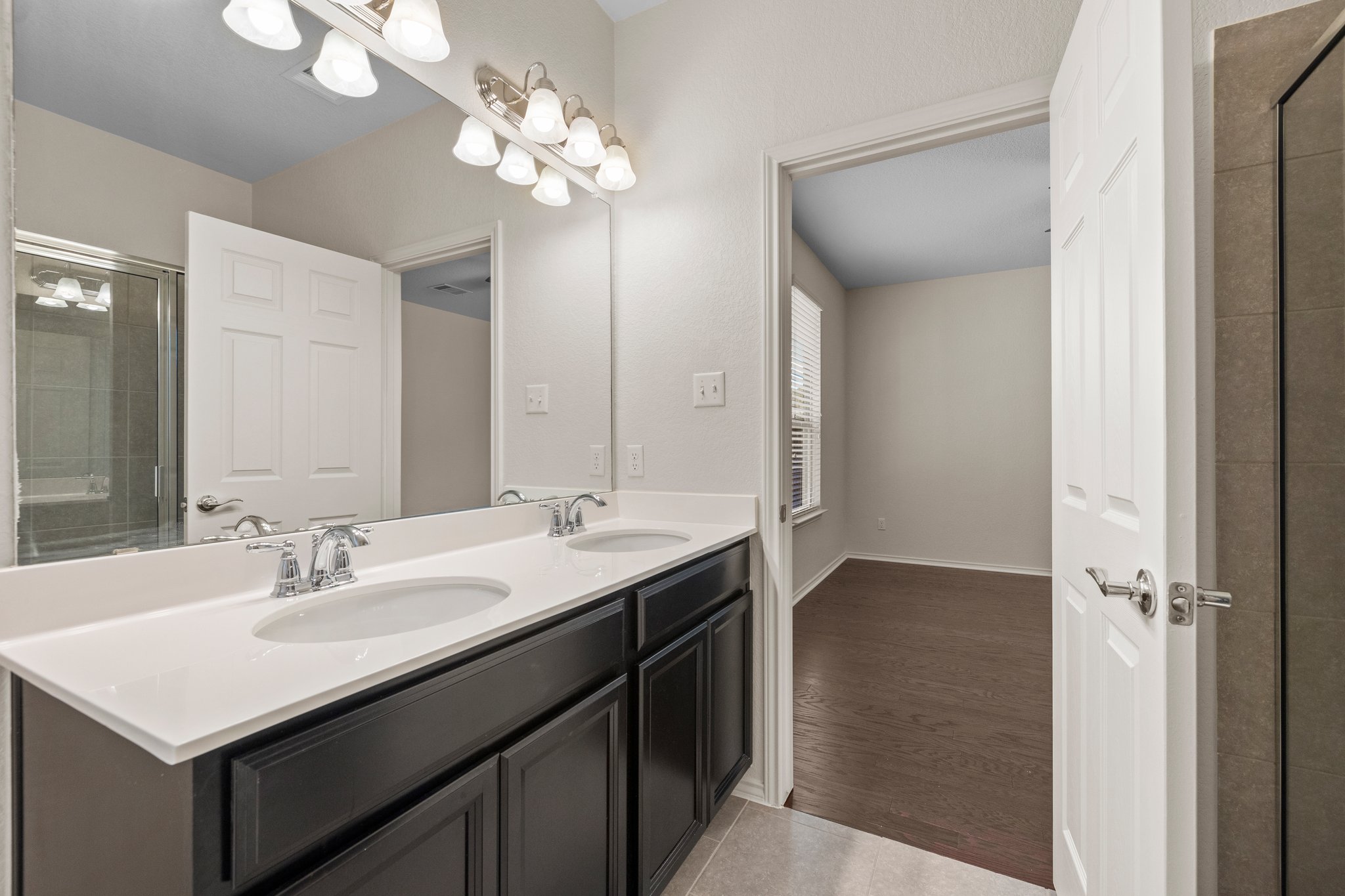 537 Bonnet Boulevard Georgetown, TX 78628 - Photo 16 of 25 Walk-in shower in the primary bathroom.