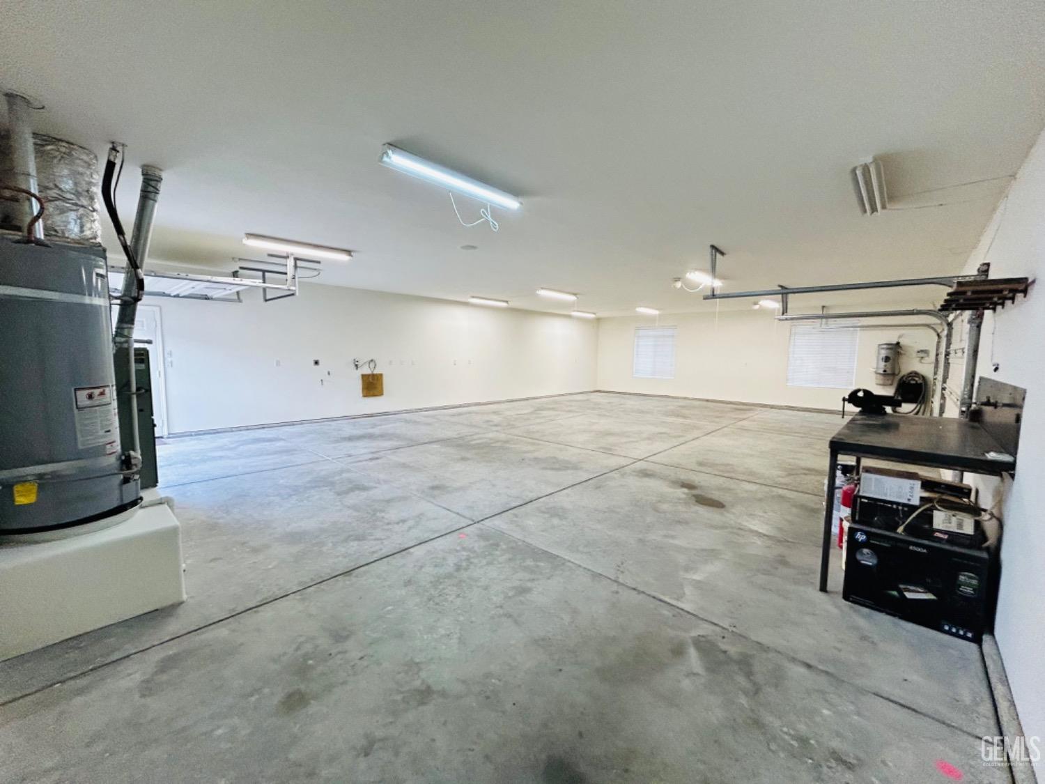 Undisclosed Address Taft, CA 93268 - Photo 9 of 27 a view of a garage