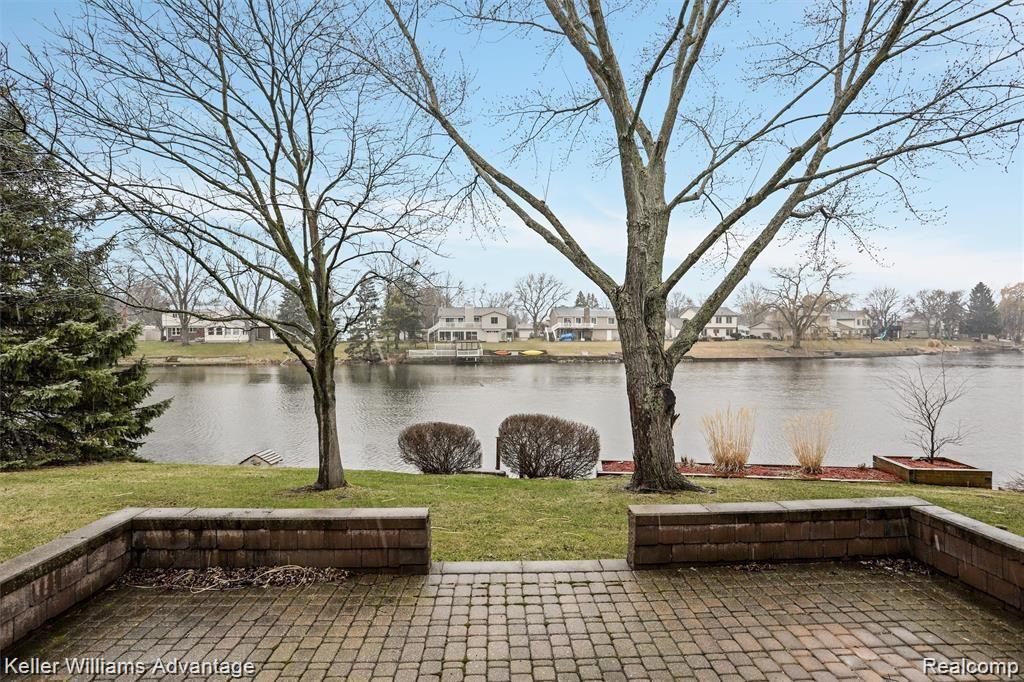 40567 Village Wood Road Novi, MI 48375 - Photo 31 of 32 Patio overlooks the lake