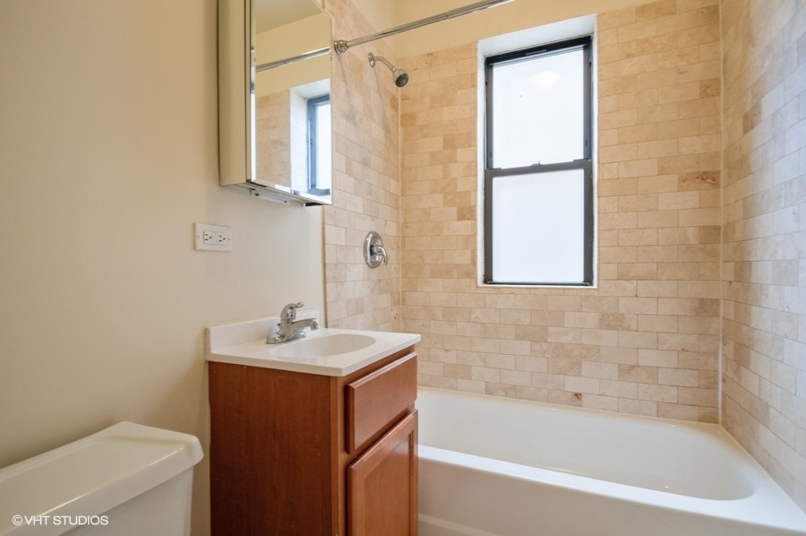3511 North Racine Avenue, Unit 3E Chicago, IL 60657 - Photo 3 of 9
