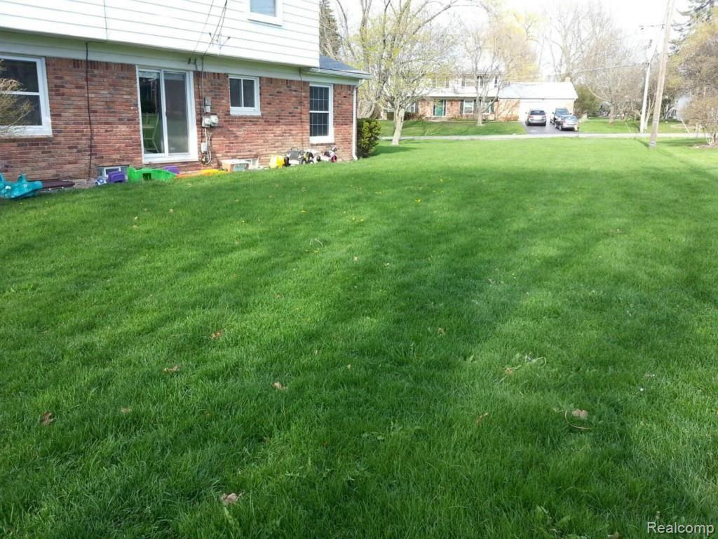 5876 Raven Road Bloomfield Hills, MI 48301 - Photo 2 of 12 photo 2.jpg