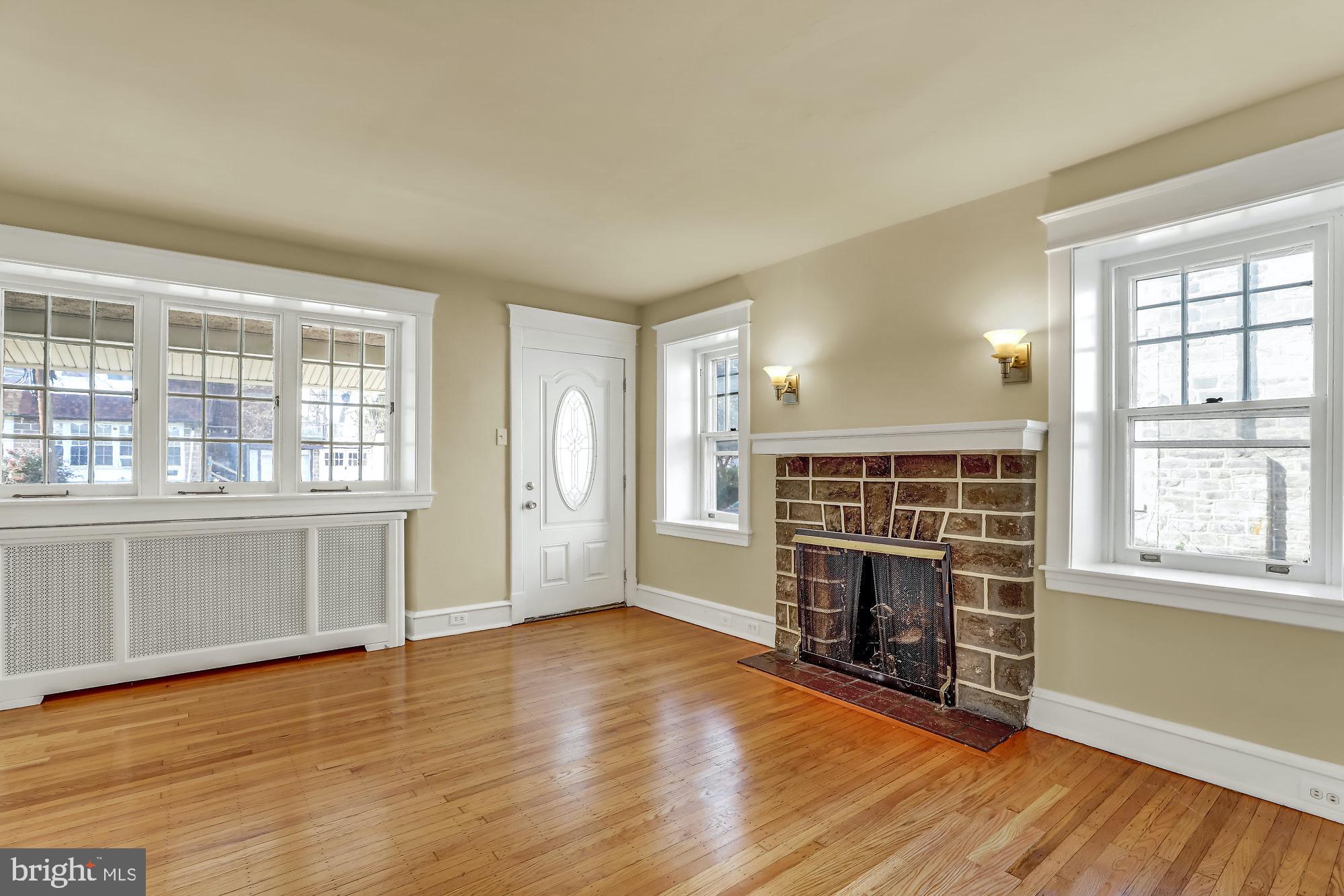 109 Chatham Road Upper Darby, PA 19082 - Photo 5 of 31 Living Room