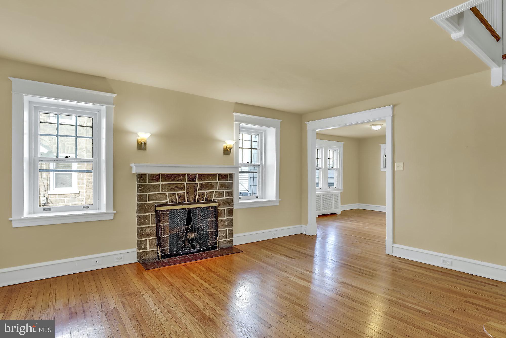 109 Chatham Road Upper Darby, PA 19082 - Photo 6 of 31 Living Room