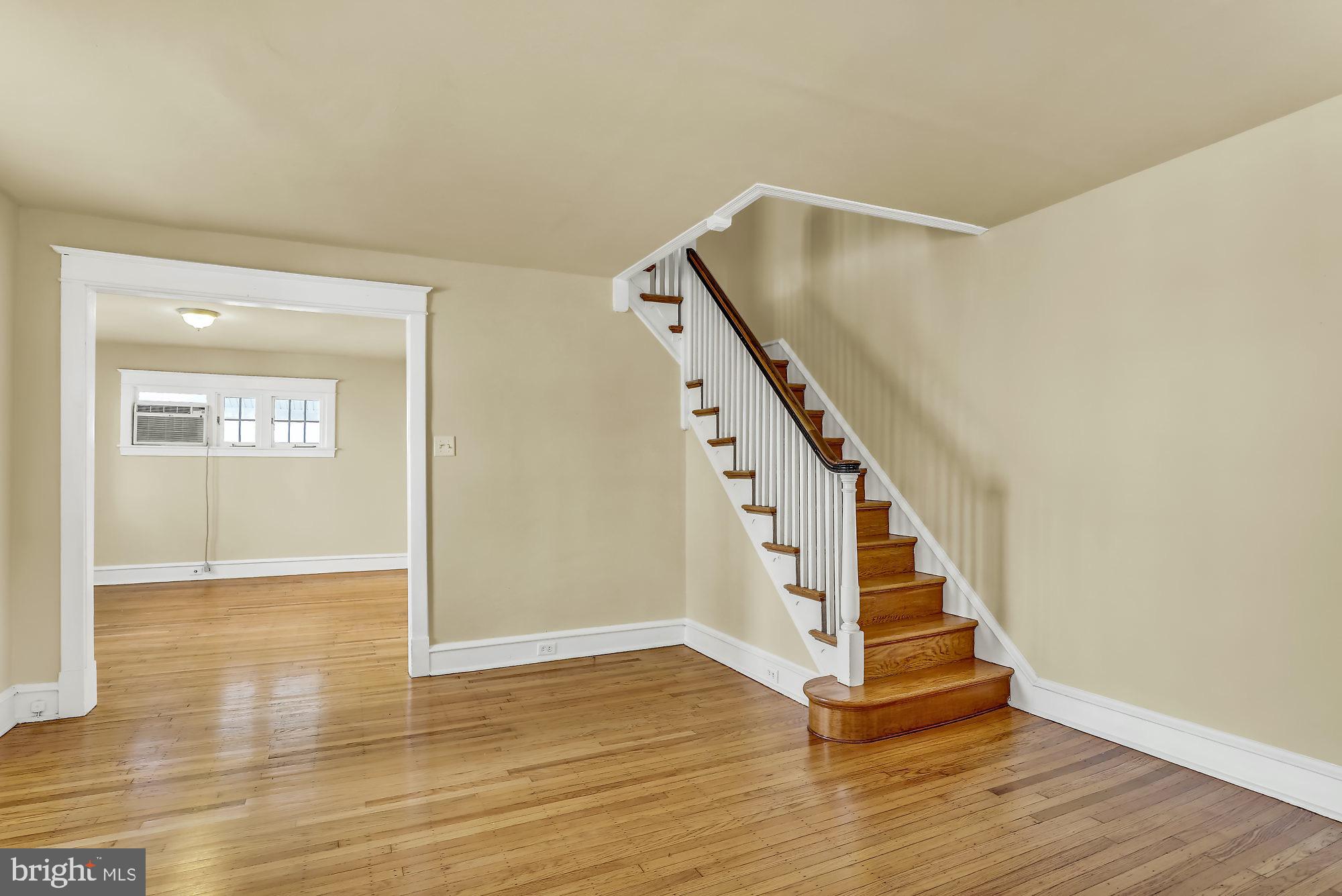 109 Chatham Road Upper Darby, PA 19082 - Photo 7 of 31 Living Room