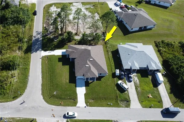 $1,800 | 4501 15th Street Southwest, Lehigh Acres, FL 33973
