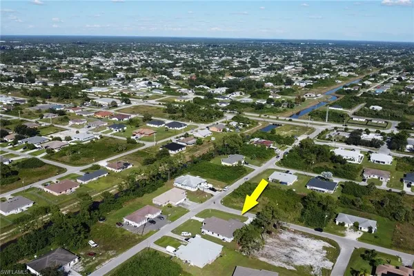 $1,800 | 4501 15th Street Southwest, Lehigh Acres, FL 33973