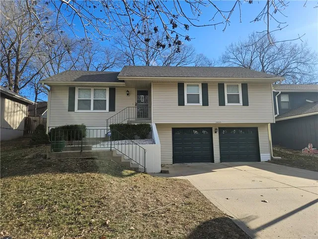 $290,000 | 8021 North Everton Avenue, Kansas City, MO 64152