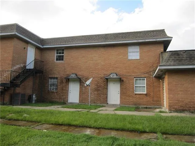 $339,000 | 6800 West Coronet Court, New Orleans, LA 70126