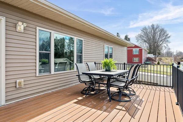 $549,000 | 830 Wagon Drive, West Salem, WI 54669