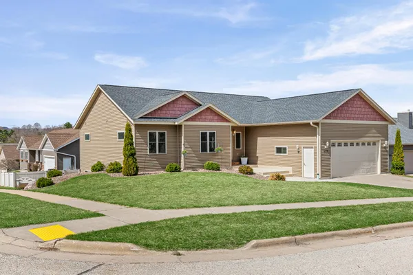 $549,000 | 830 Wagon Drive, West Salem, WI 54669
