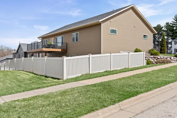 $549,000 | 830 Wagon Drive, West Salem, WI 54669