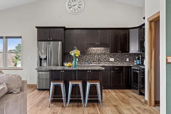 $549,000 | 830 Wagon Drive, West Salem, WI 54669