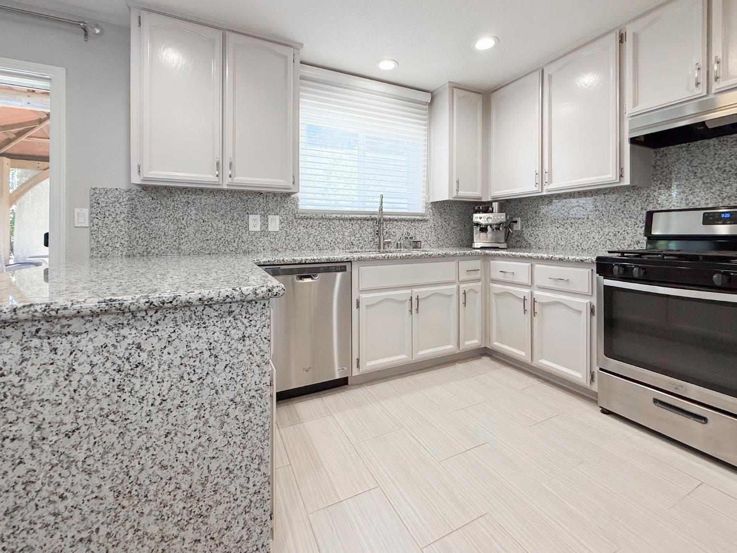 535 N Street Rio Linda, CA 95673 - Photo 11 of 33
