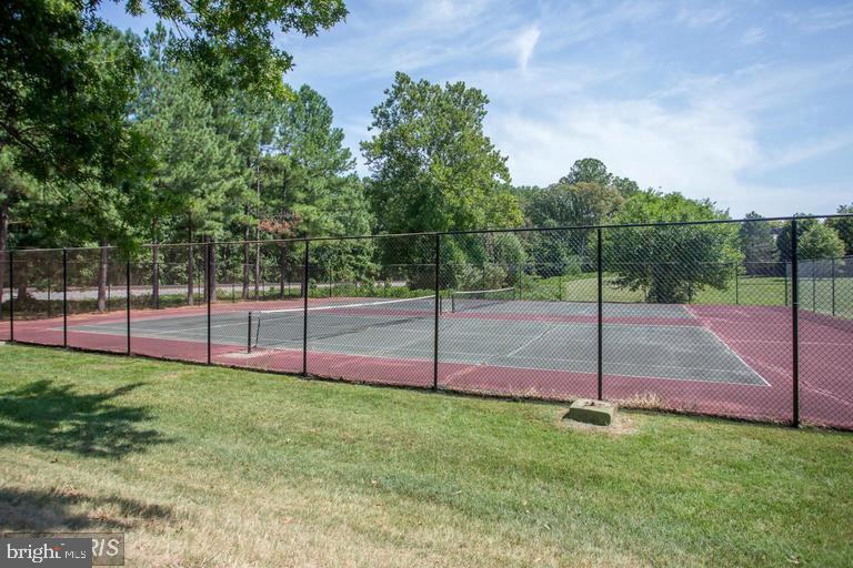 5808 Royal Ridge Drive, Unit L Springfield, VA 22152 - Photo 12 of 15 a view of a park