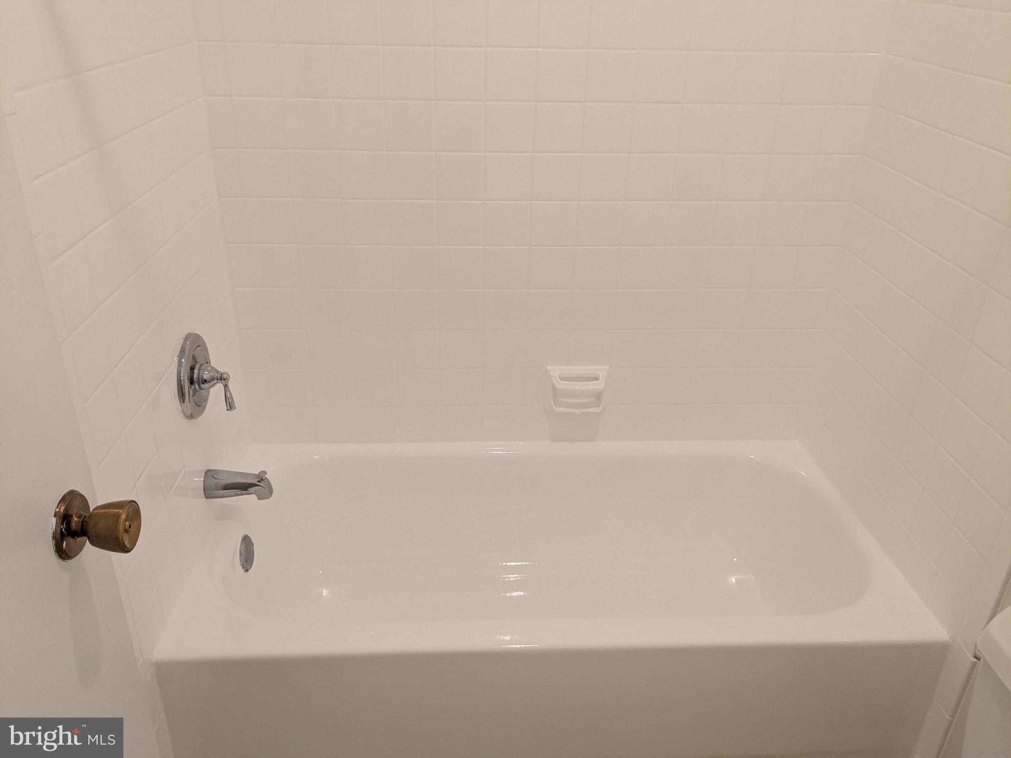 5808 Royal Ridge Drive, Unit L Springfield, VA 22152 - Photo 15 of 15 a bathroom with a bathtub